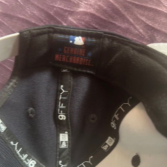 New Era Black and Gray Snapback Hat - Picture 6 of 7